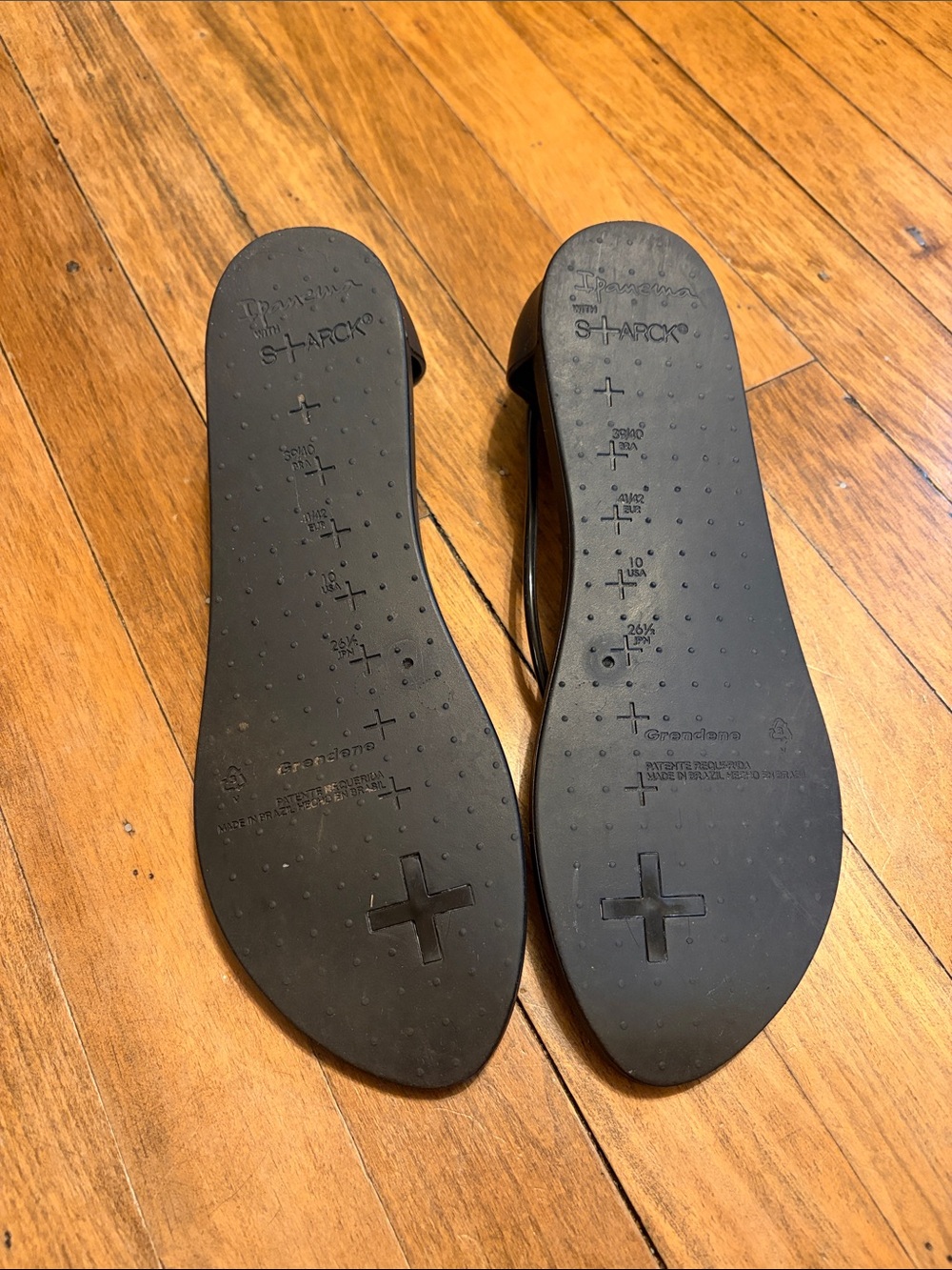 Ipanema Black Minimal Double-Strap Flat Sandals - Picture 3 of 7